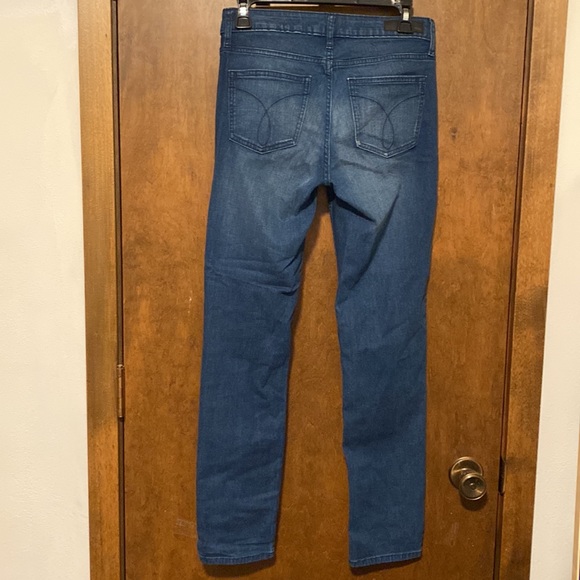 CALVIN KLEIN medium washed denim jeans. Classic back pocket stitching. Size US 4 - Picture 2 of 9